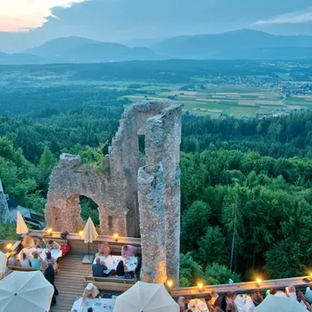 Rocca Burgarena Finkenstein hotel-karnerhof-faaker-see-region-abendessen-auf-burgarena-finkenstein.jpg